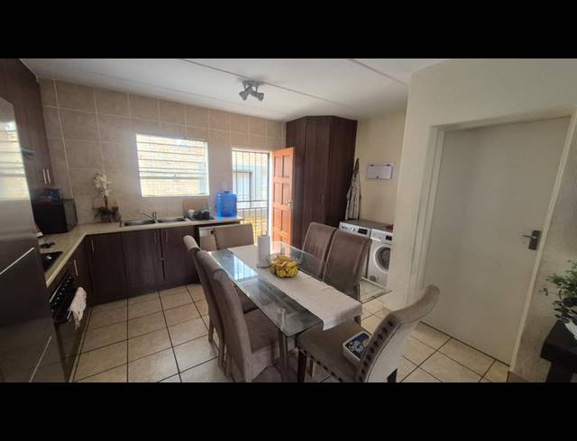 3 BEDROOM TOWNHOUSE FOR SALE IN WILGEHEUWEL